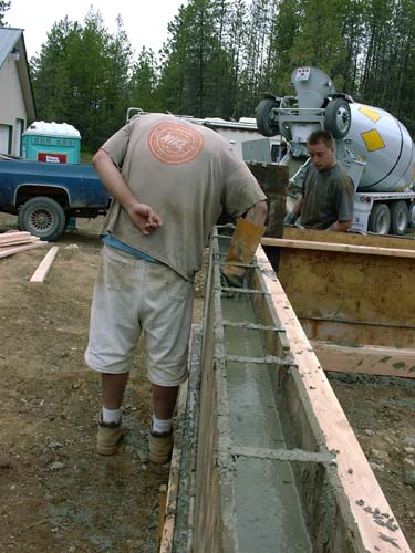 0016 - pouring and smoothing foundation