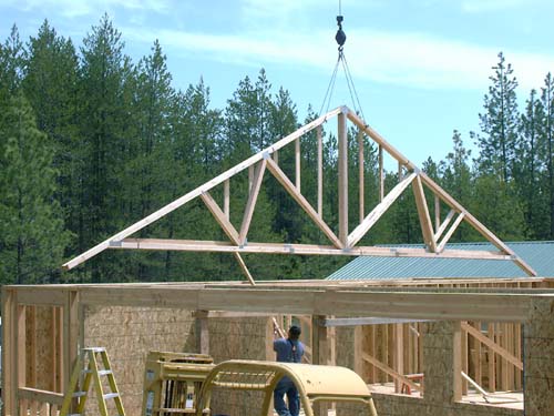 0062 - lining up and laying down of trusses