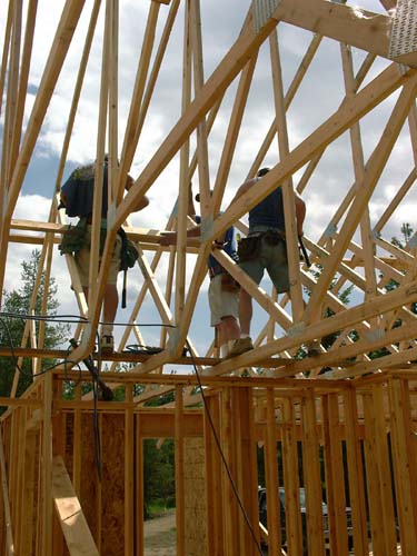 0075 - securing trusses together