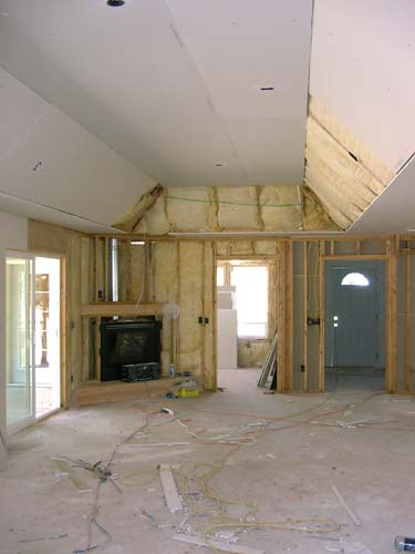 0140 - greatroom looking towards sun & laundry rooms