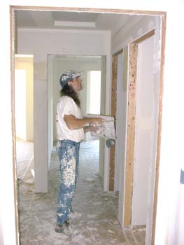 0151 - mudding walls in hallway