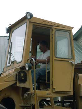 0162 - Ernie goofing off