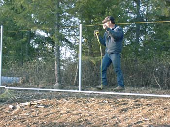 0263 - Setting the line to string the fence