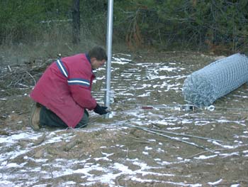 0268 - Hooking tension wire to corner post
