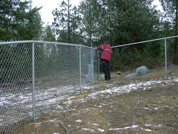 0269 - Attaching cyclone fencing