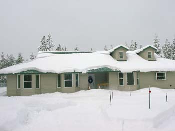 0295 - Before snow the snow slides off roof